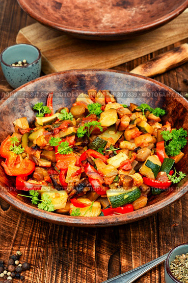 French vegetable dish, ratatouille. Baked eggplants, zucchini, peppers and tomatoes.. Ratatouille, french cuisine. Стоковое фото, агентство Ingram Publishing / Фотобанк Лори