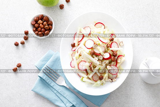 Fresh fruit and vegetable salad with kohlrabi, green apple, radish and hazelnuts. Стоковое фото, агентство Ingram Publishing / Фотобанк Лори