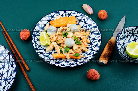 Fresh salad with lychee and roasted chicken breast. Asian cuisine. Home made food.. Salad with chicken, lychee and lime. Стоковое фото, агентство Ingram Publishing / Фотобанк Лори