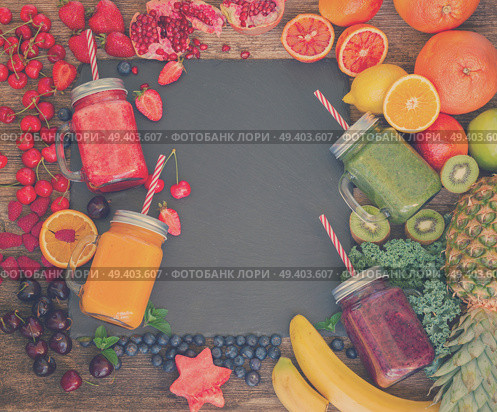 Fresh smoothy drink with igredients frame with copy space, retro toned. Fresh smoothy drink with igredients. Стоковое фото, агентство Ingram Publishing / Фотобанк Лори