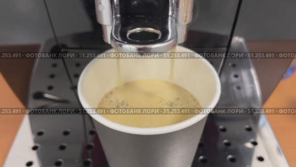 Freshly Brewed Coffee Pouring into Cup, Capturing Every Moment. Редакционное видео, видеограф Sergakoff / Фотобанк Лори