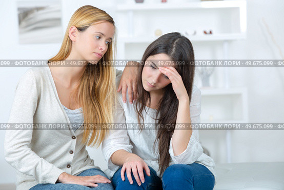 friend comforting sorrowful young female teenager. Стоковое фото, агентство Ingram Publishing / Фотобанк Лори