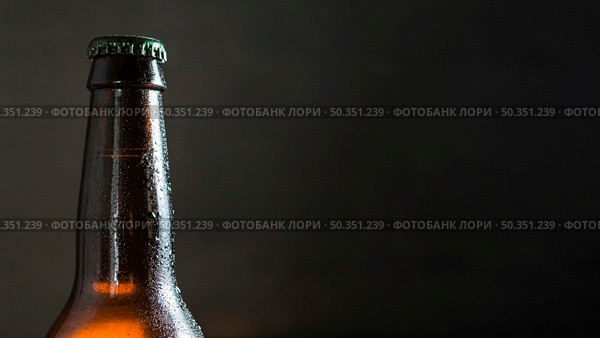 front view beer glass bottle with copy space. Стоковое фото, агентство Ingram Publishing / Фотобанк Лори