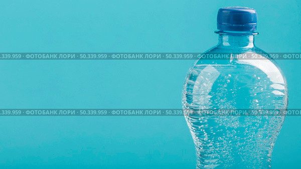 front view bottle sparkling water. Стоковое фото, агентство Ingram Publishing / Фотобанк Лори