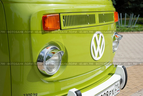 Front view of the hood of a green retro Volkswagen Kombi (T2) bus parked on tiles in a park. Cheboksary, Russia. 6/15/2024. Редакционное фото, фотограф Alexander / Фотобанк Лори
