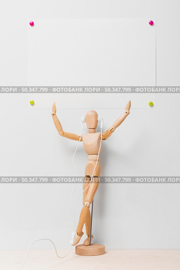 front view puppet with copy space. Стоковое фото, агентство Ingram Publishing / Фотобанк Лори