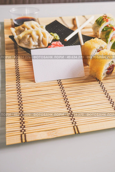 Fushion food of modern california roll and gyoza. Стоковое фото, агентство Ingram Publishing / Фотобанк Лори