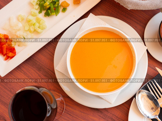 Gaspacho served in bowl in restaurant. Стоковое фото, фотограф Яков Филимонов / Фотобанк Лори