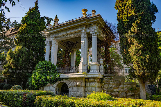 Gazebo. Pushkinskaya Street. Yalta. Crimea 2024. Стоковое фото, фотограф Анна Кривицкая / Фотобанк Лори