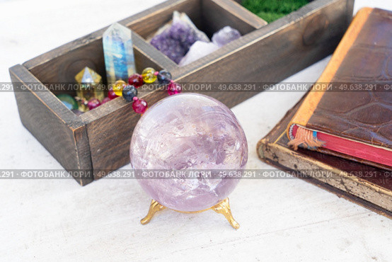 Gemstones set for relax and meditation. Magic ball made of Amestist stone and minerals for Reiki life balance, healing Crystal Ritual, Witchcraft, spiritual esoteric practice.. Healing crystals concept. Стоковое фото, агентство Ingram Publishing / Фотобанк Лори