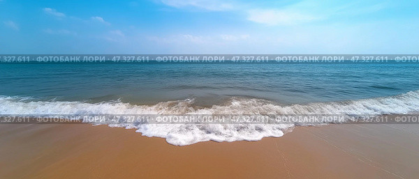 Gentle ocean waves lapping against a serene sandy beach under a clear blue sky. Мягкие волны плавно накатывают на безмятежный песчаный пляж, создавая умиротворяющую атмосферу. Сцена передает суть релаксации в красивой прибрежной обстановке. Стоковое AI-изображение, AI-художник Katsiaryna Repich / Фотобанк Лори
