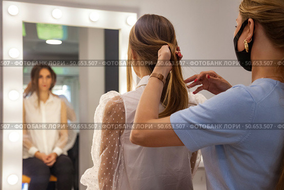 Getting Ready for the Show at the Hairdressing Salon Backstage. Стоковое фото, фотограф Aleksandr Golubev / Фотобанк Лори
