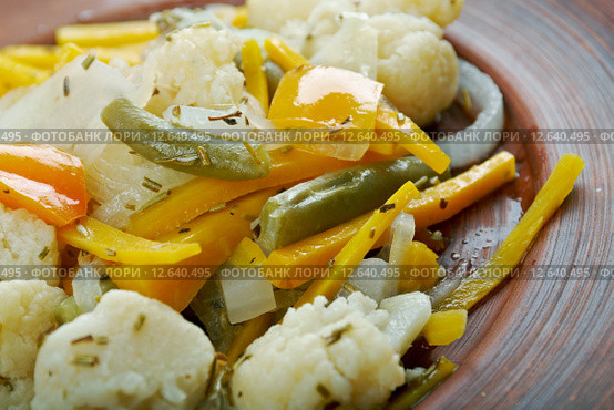 Giardiniera - маринованные овощи в уксусе. Стоковое фото, фотограф Александр Fanfo / Фотобанк Лори