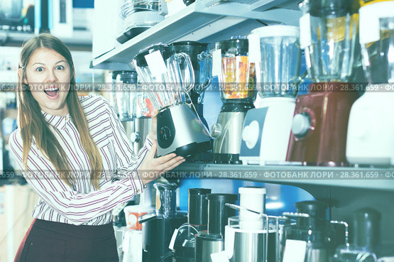 Girl looking for blender in store. Стоковое фото, фотограф Яков Филимонов / Фотобанк Лори