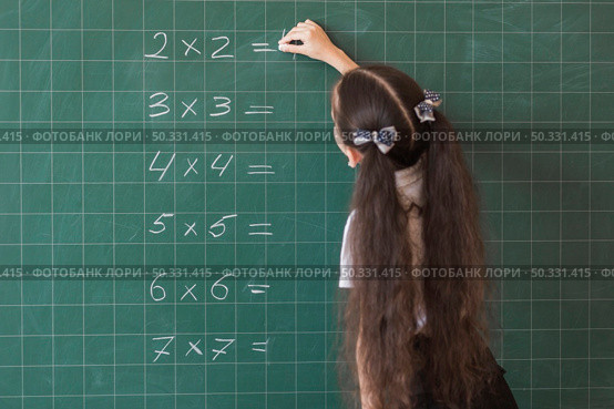 girl making calculations blackboard. High resolution photo. girl making calculations blackboard. High quality photo. Стоковое фото, агентство Ingram Publishing / Фотобанк Лори