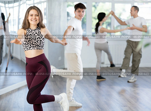 Girl paired up with young man, they train to perform disco fox dance, rehearse performance. Стоковое фото, фотограф Яков Филимонов / Фотобанк Лори