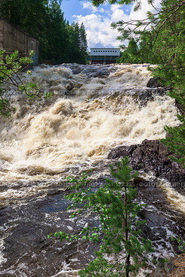 Girvas waterfall on the Suna River during the idle discharge of water from the Paleozerskaya HPP. Стоковое фото, фотограф Евгений Харитонов / Фотобанк Лори