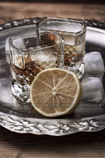 glass carafe with alcoholic drink of whiskey vintage style. Стоковое фото, агентство Ingram Publishing / Фотобанк Лори
