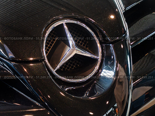 Gleaming Mercedes-Benz Logo on Luxury Car. Стоковое фото, фотограф Sergakoff / Фотобанк Лори