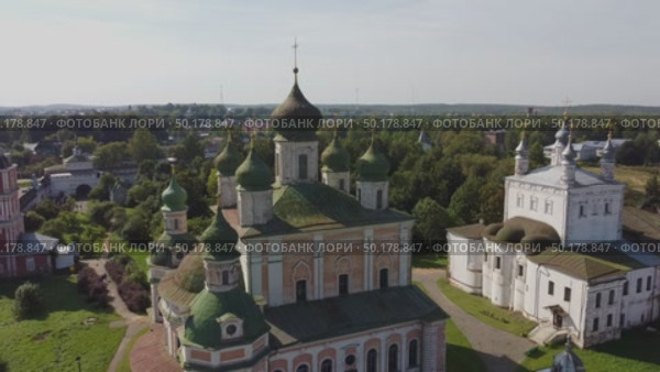 Горицкий Успенский монастырь - облет камерой Собора Успения Пресвятой Богородицы - Переславль-Залесский (2020 год). Стоковое видео, видеограф Александр Заречнев / Фотобанк Лори