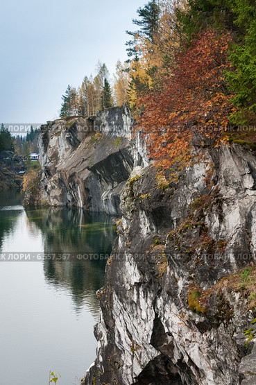 Горный парк "Рускеала". Мраморный карьер. Карелия (2014 год). Редакционное фото, фотограф Ольга Визави / Фотобанк Лори