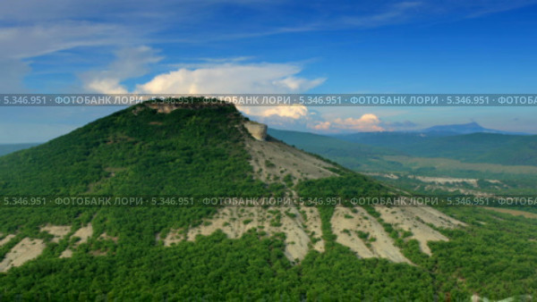 Горный пейзаж с облаками, пещерный город Тепе-Кермен, таймлапс (2013 год). Стоковое видео, видеограф Артем Поваров / Фотобанк Лори