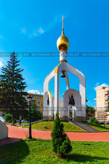 Город Балашиха. Мемориальный комплекс " Воинская слава балашихинцам,". Часовня-звонница на площади Славы (2021 год). Редакционное фото, фотограф Зобков Юрий / Фотобанк Лори
