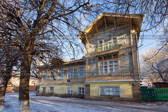 Город Бежецк. Дом В.А. Андреева, почетного гражданина г. Бежецка, купца 1 гильдии, отца В.В. Андреева (2014 год). Стоковое фото, фотограф Сергей Лаврентьев / Фотобанк Лори