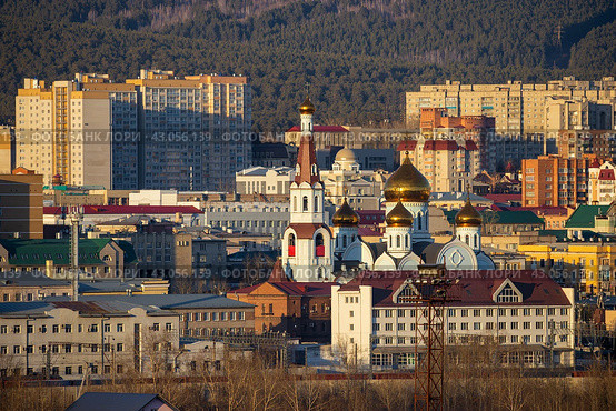 Город Чита, Забайкальский край, Россия. Восточная Сибирь. Вид на Казанский кафедральный собор (Кафедральный собор Казанской иконы Божией Матери). Красивый городской пейзаж. Стоковое фото, фотограф Андрей Степанов / Фотобанк Лори
