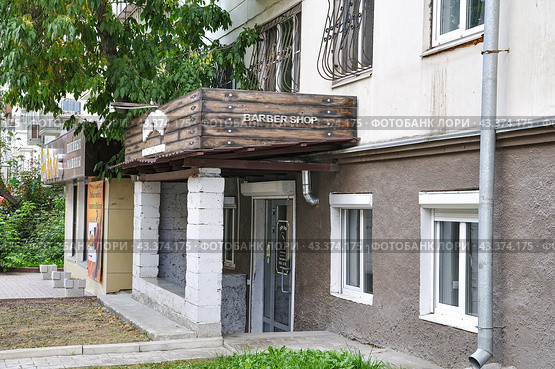 Город Екатеринбург. Парикмахерская "Barber shop". Улица Мамина-Сибиряка 68 (2016 год). Стоковое фото, фотограф Александр Тараканов / Фотобанк Лори