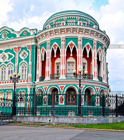 Город Екатеринбург.  Ротонда дома Севастьянова (2024 год). Стоковое фото, фотограф Александр Тараканов / Фотобанк Лори