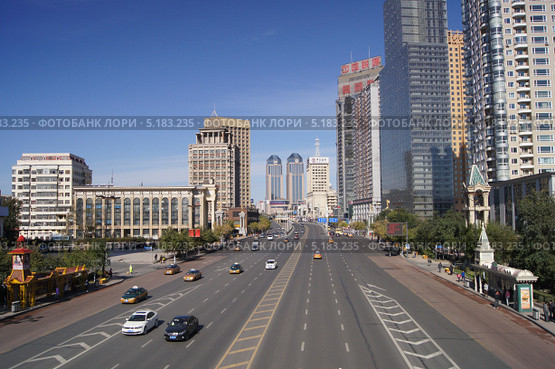 Город Харбин (Китай). Вид на улицу Красной Армии (2013 год). Редакционное фото, фотограф Konstantin Kartashov / Фотобанк Лори