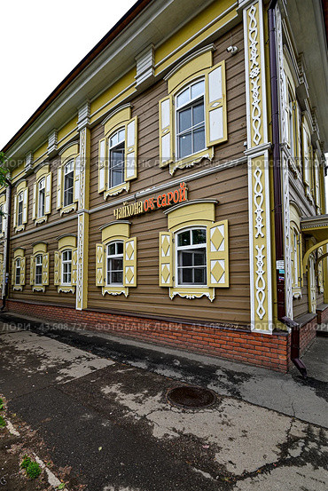 Город Иркутск. Чайхона "Ок-Сарой". Улица Дзержинского, дом 42 (Бывший дом с лавкой Петрова) (2024 год). Стоковое фото, фотограф Александр Тараканов / Фотобанк Лори