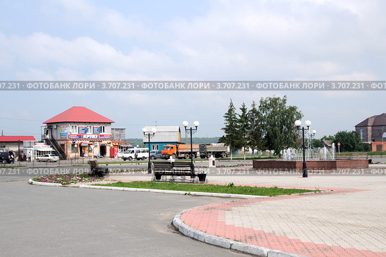 Город Ишим. Городская площадь с фонтаном (2012 год). Редакционное фото, фотограф Александр Тараканов / Фотобанк Лори