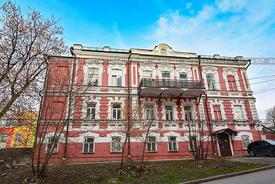 Город Казань. Музей Льва Николаевича Толстого. (Дом Горталова). Улица Япеева, дом 15 (2024 год). Редакционное фото, фотограф Александр Тараканов / Фотобанк Лори