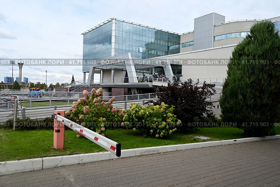 Город Казань. Улица Московская. Отель «Mirage». Татарстан. Россия (2023 год). Редакционное фото, фотограф Александр Тараканов / Фотобанк Лори
