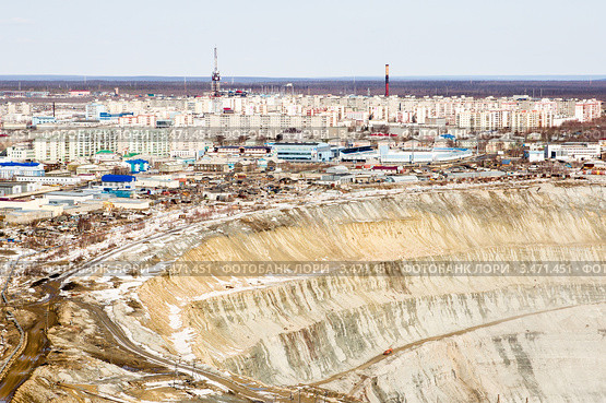 Город Мирный. Карьер кимберлитовой трубки «Мир» Стоковое фото, фотограф Роман Фомин / Фотобанк Лори
