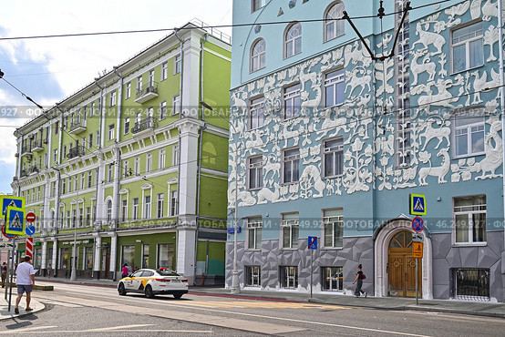 Город Москва. Доходный дом церкви Троицы на Грязех (Дом со зверями, Дом Вашкова). Чистопрудный бульвар, дом 14 (2024 год). Редакционное фото, фотограф Александр Тараканов / Фотобанк Лори