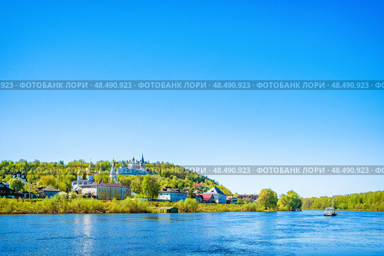 Город на холмах с церквями у реки (Гороховец на Клязьме) Стоковое фото, фотограф Илья Старков / Фотобанк Лори