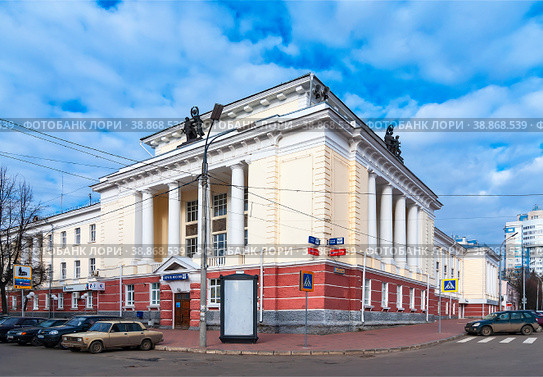 Город Орёл. Административно-офисное здание. Главпочтамт (2014 год). Редакционное фото, фотограф Зобков Юрий / Фотобанк Лори