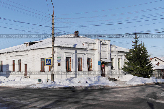 Город Покров. Советская улица, дом 40. МБУ Покровская Городская библиотека (2018 год). Редакционное фото, фотограф Илюхина Наталья / Фотобанк Лори