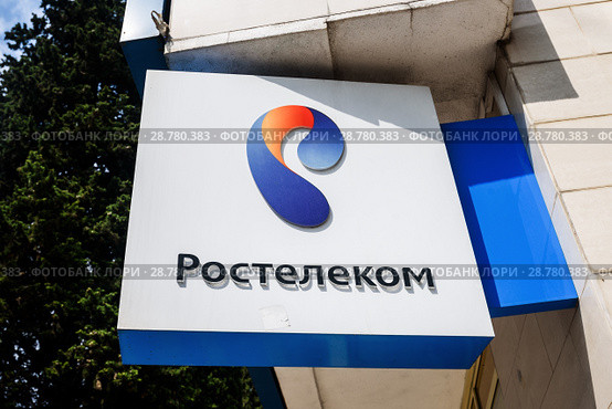 Город Сочи, Краснодарский край, Россия. . Вывеска "Ростелеком" на фасаде здания на улице Воровского летним днём (2018 год). Редакционное фото, фотограф Игорь Низов / Фотобанк Лори