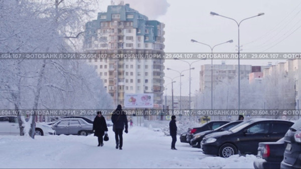 Город Сургут зимой. Уличное движение. Surgut. City in the winter. Street traffic. (2017 год). Стоковое видео, видеограф Евгений Романов / Фотобанк Лори