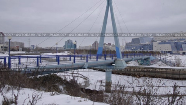 Город Сургут зимой. Вид на здание Сургутского государственного университета. Surgut in winter. View on the Surgut state University (2017 год). Стоковое видео, видеограф Евгений Романов / Фотобанк Лори