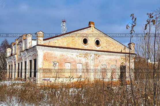 Город Тобольск. Улица Мира, дом 5. Старинный двухэтажный дом (Бывший магазин купца Голева-Лебедева, а позже - купца Янушкевича) (2015 год). Стоковое фото, фотограф Александр Тараканов / Фотобанк Лори
