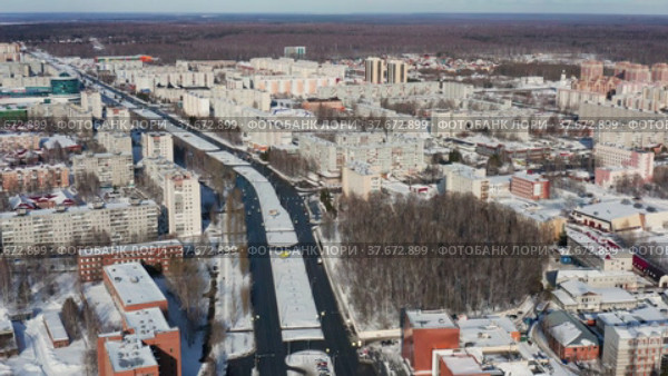 Город Тобольск зимой. Жилой район, городская застройка. Вид с воздуха. Tobolsk city in winter. Residential area, city development. Aerial view. (2022 год). Редакционное видео, видеограф Евгений Романов / Фотобанк Лори