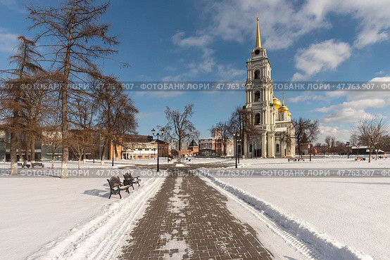 Город Тула. Дорога ведущая к собору Успения Пресвятой Богородицы Успенского монастыря. Редакционное фото, фотограф Игорь Низов / Фотобанк Лори