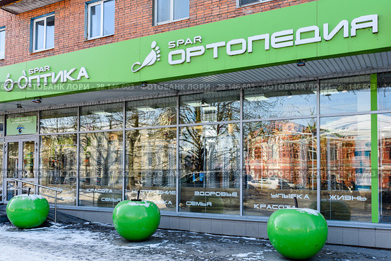 Город Тула, Салон оптики "Спар оптика" на улице Советской зимним днём (2018 год). Редакционное фото, фотограф Игорь Низов / Фотобанк Лори