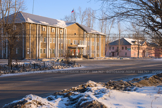 Город Усолье-Сибирское. Здание городской администрации. (2009 год). Стоковое фото, фотограф Александр Тараканов / Фотобанк Лори