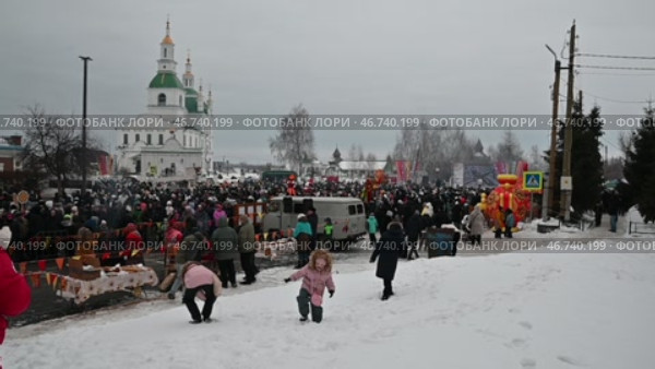 Город Ялуторовск. Празднование Масленицы на Сретенской площади. Редакционное видео, видеограф Александр Тараканов / Фотобанк Лори